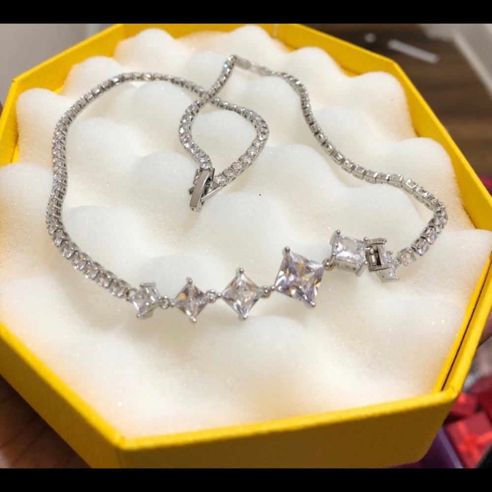 Gorgeus rhodium plated Swarovski elements necklace - Picture 12 of 12